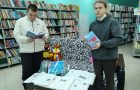 Обзор у книжной выставки «Три года вместе: 30 сентября – День воссоединения новых регионов с Россией» был проведен в Варненской детской библиотеке