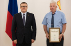 Алексей Текслер вручил награды лучшим работникам строительной отрасли