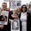 Алексей Текслер с супругой Ириной и сыном Михаилом приняли участие в шествии «Бессмертного полка» в Челябинске