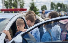 Сотрудники Госавтоинспекции рассказали школьникам о Правилах дорожного движения и показали патрульный автомобиль