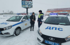 В Международный женский день полицейские присоединились к акциям «Цветы для автоледи», «8 марта – в каждый дом!»