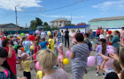 Сотрудники полиции вместе с общественниками на детском празднике провели всероссийскую акцию «Зарядка со стражем порядка»