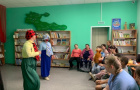 Развлекательно-игровая программа «Нам лето дарит звонкий праздник» прошел в Варненской детской библиотеке.