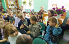 Музыкальный час «Послушай, потрогай, поиграй» прошел в Варненской детской библиотеке.