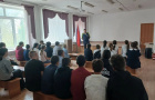 Госавтоинспекторы в рамках профилактической акции «Внимание дети!» проводят беседы со школьниками
