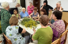 Мастер- класс «К Цветку цветок - сплетаю венок» прошёл в Новоуральском ДК