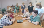 В июле гости Центров общения старшего поколения Челябинской области отмечали День семьи, любви и верности, состязались в шахматно-шашечном турнире и повышали юридическую грамотность